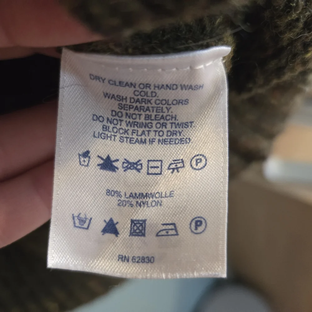 Wool Lands' End Vneck Sweater - Picture 4 of 6